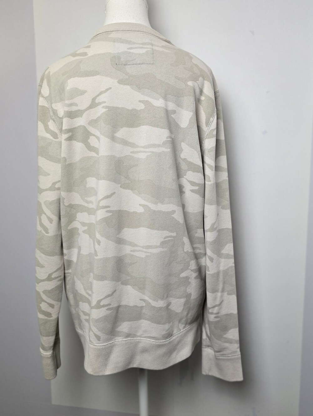 Abercrombie & Fitch Women’s Camouflage Cream Crewneck Sweatshirt Size M Casual - Picture 3 of 7